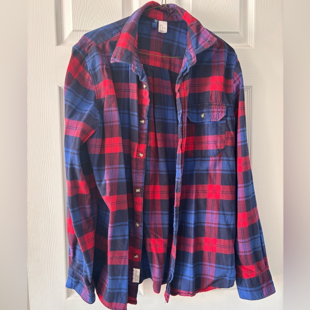 H&M shirt - Picture 1 of 2